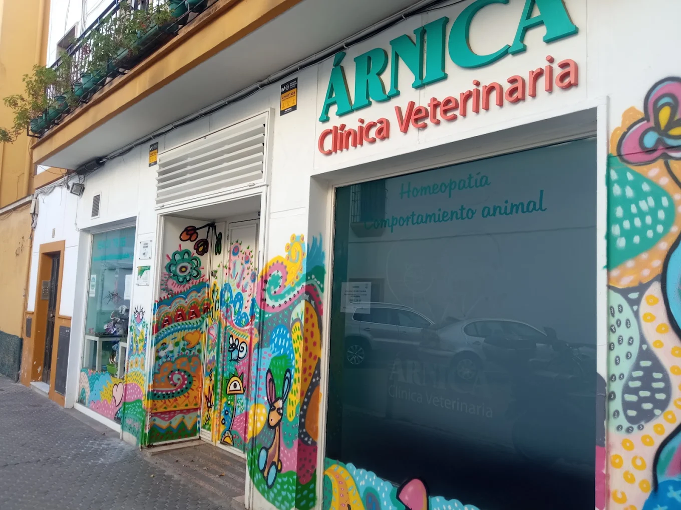 Árnica Clínica Veterinaria en Sevilla